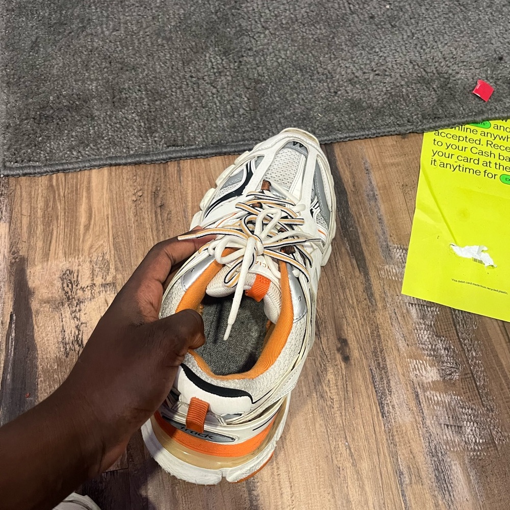 Balenciaga Dynamic White and Orange Sneakers - Picture 6 of 7